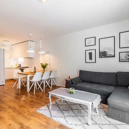 Apartman In Centre For 6 *